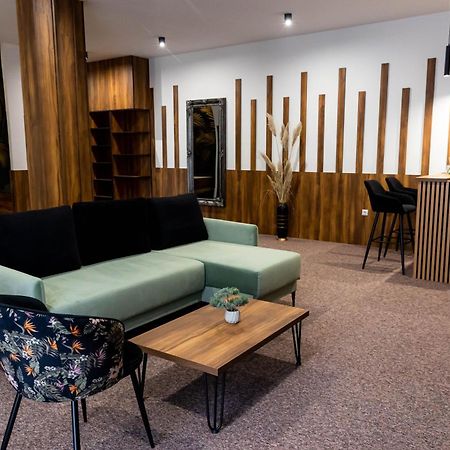 טראווניק Hostel Tron מראה חיצוני תמונה