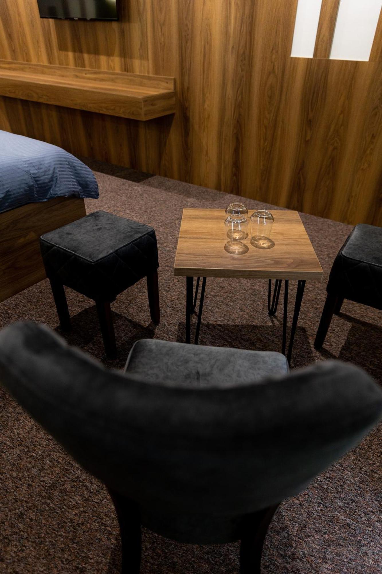 טראווניק Hostel Tron מראה חיצוני תמונה