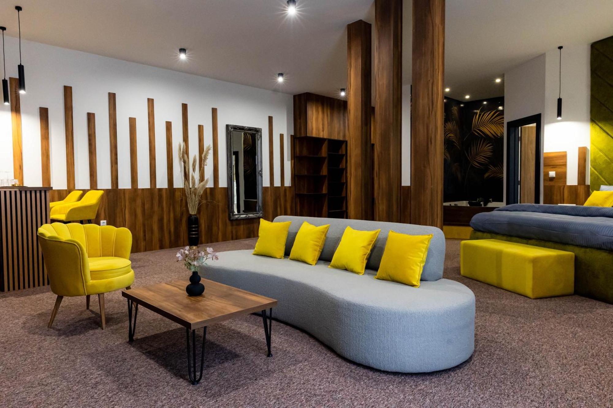 טראווניק Hostel Tron מראה חיצוני תמונה