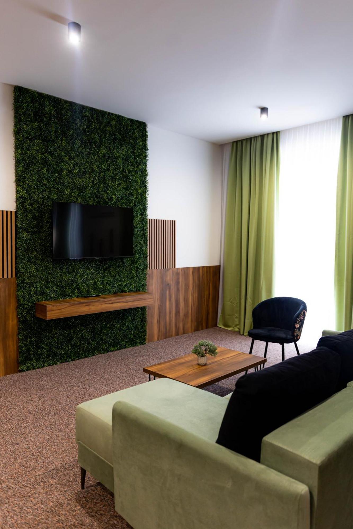 טראווניק Hostel Tron מראה חיצוני תמונה